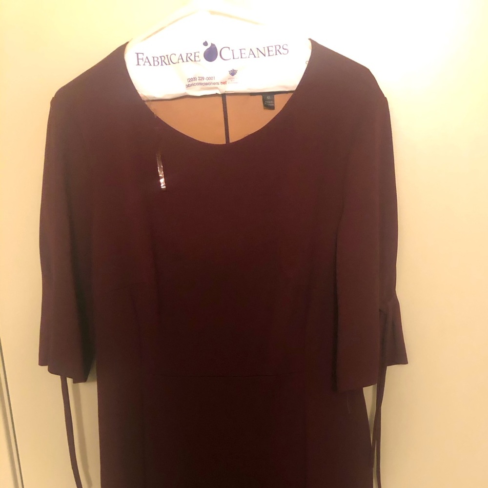 Return to Office Wear is Here! Check out this pretty maroon CONNECTED dress 💕